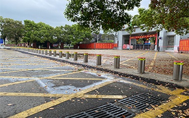 疫情期間弗維升降柱安裝不停歇 校園安全第一